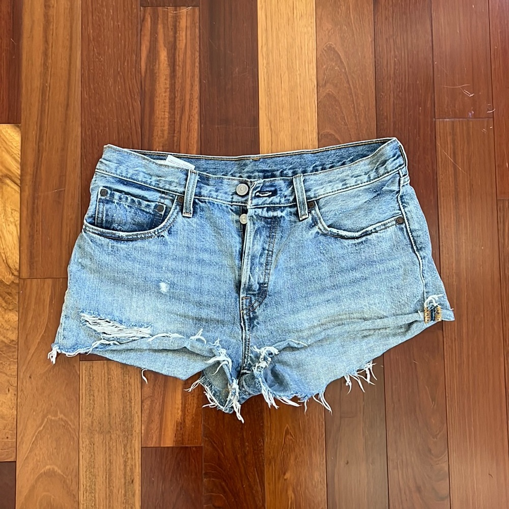 Levi’s 501 Medium Wash Shorts, W30